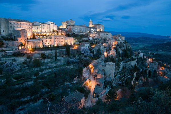 Quelles sont les attractions incontournables à Gordes ?